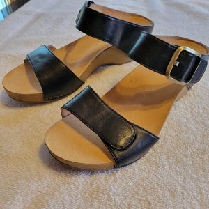 Womens size 9 Dansko sandals, black and tan
